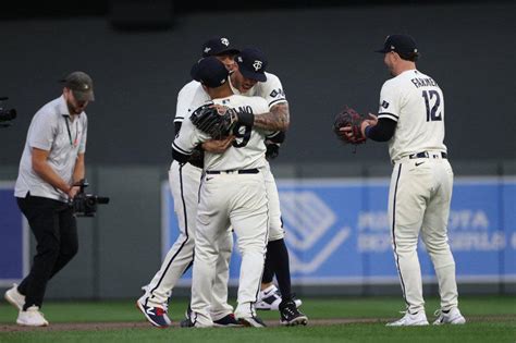 Mlb／狀元雙響砲1人擊垮藍鳥 季後賽18連敗的雙城贏了 運動即時 運動 世界新聞網