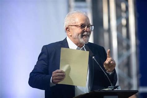 Em rede nacional de TV Lula anunciará projeto para reajuste anual do