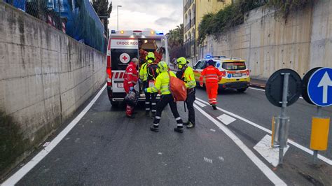 Sanremo Tir Travolge Fratello E Sorella E Scappa Morto Il Enne