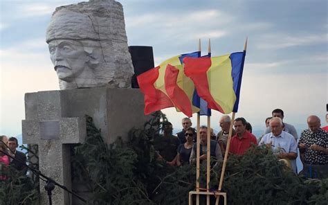 FOTO Depunere de coroane la Crucea lui Avram Iancu de pe Muntele Găina