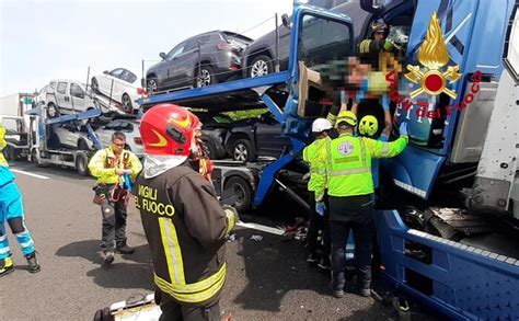 Incidente Tra Camion E Auto In A1 Due Morti E Due Feriti Notizie