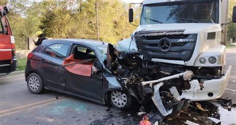 Dos Fallecidos Tras Un Choque Frontal Entre Un Auto Y Un Camión El