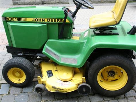 John Deere 332 Tracteur Tondeuse