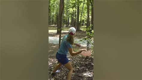 Kat Mertsch Threads The Needle With The Flex Forehand Discgolf Youtube