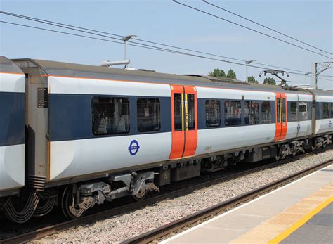 Class 360 2 Unit At Southall Tfl Rail Roundels Applied Flickr