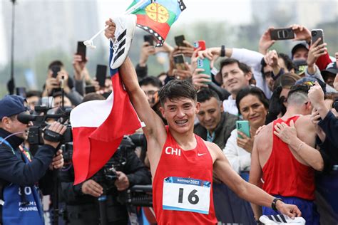 Hugo Catrileo rompe récord nacional en maratón de Estados Unidos y se