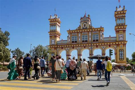 Dónde ver y horario del alumbrado de la Feria de Abril de Sevilla 2024