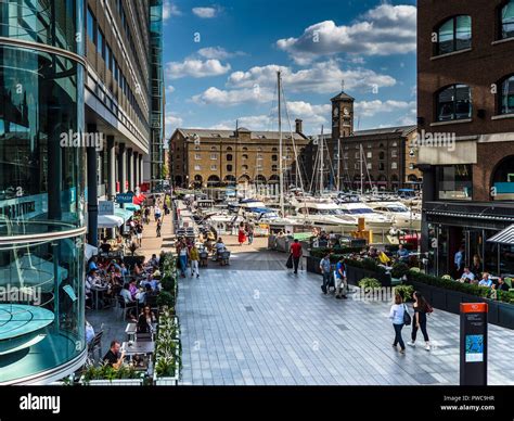 St Katharine Docks Marina un histórico dock cerca de Tower Bridge y la