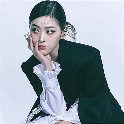 Itzy Shin Ryujin Itzy Comeback Checkmate Sneakers Teaser Album