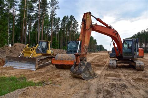 Bulldozer Excavator Y Compactador Del Suelo Sobre El Trabajo Por