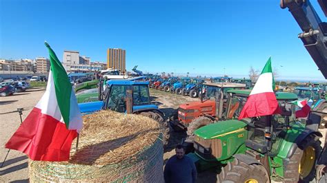 Cento Trattori In Marcia La Protesta Europea Degli Agricoltori Arriva