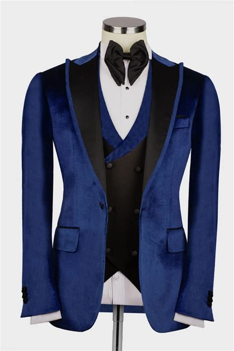 Hayes Bespoke Navy Blue Peaked Lapel Three Pieces Velvet Prom Suits