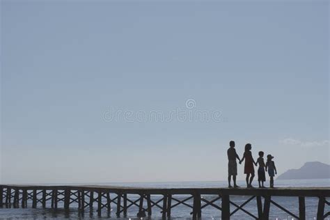 Schattenbild Von Eltern Mit Einem Kind In Meer Familie Auf Dem Strand I