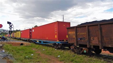 Trem da MRS Logística vagões de carvão e contêineres passando no