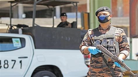 القبض على شخصين سرقا حقيبة طبيب من مستشفى في الديوانية صور أمن