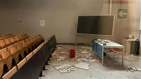 Crolla Il Controsoffitto In Un Aula Universitaria A Torino Esposizioni