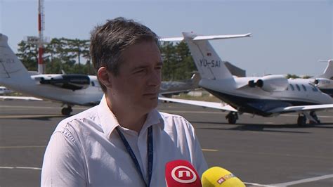 Ovo Je Britanac Koji Je Izazvao Kaos U Avionu Bio Je Potpuno Rastrojen