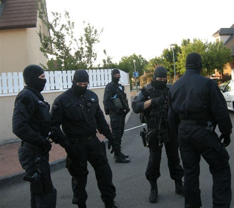 Lantenne du GIGN de Dijon en alerte immédiate