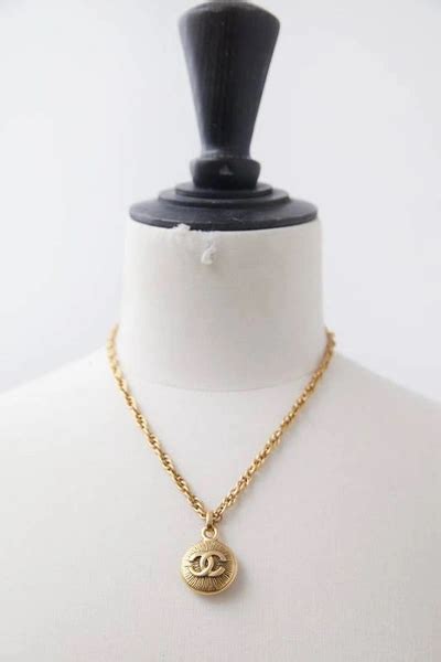 Pre-owned Chanel Vintage Logo Necklace In Gold | ModeSens