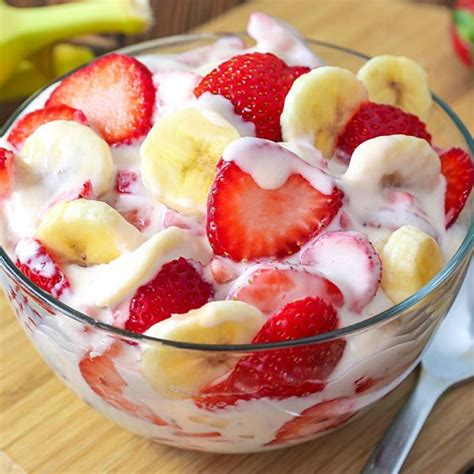 STRAWBERRY BANANA CHEESECAKE SALAD