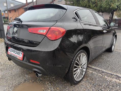 Alfa Giulietta 2 0 JTDM DISTINCTIVE REG 1 GOD SERVISNA TOP 2012 God