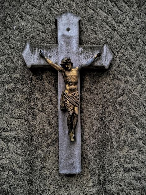 Estatua De Jesucristo Colgada En La Pared Foto Premium