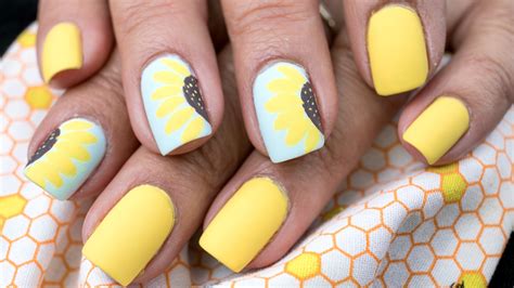 21 Summer Nail Color Trends That Will Light Up All Your Warm Weather