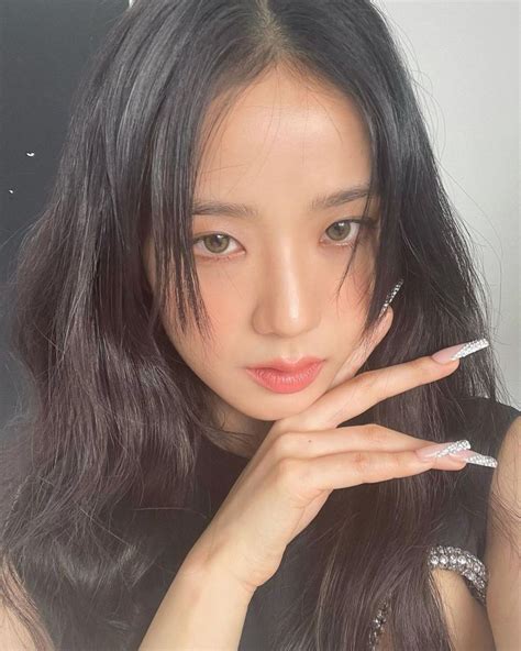 Jisoo🤍 On Instagram Miseenscene Official 🖤 Belas Garotas Asiáticas Garotas Blakpink