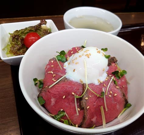 【beefgarden恵比寿の今週の週替わりランチ】黒毛和牛のローストビーフ丼ランチ（1300円）