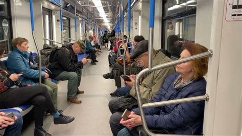 Moscou Jule Passagers Voyageant Dans Le M Tro Moscou Le Jule