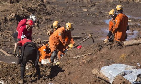 N Mero De Mortos Em Brumadinho Chega A Continuam