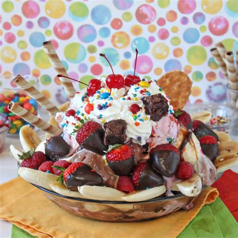 The Ultimate Banana Split SugarHero