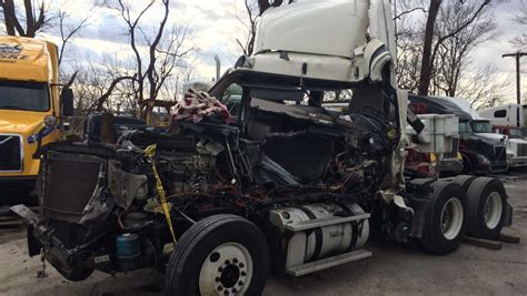 Images Crashed Tractor Trailer