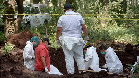 Al menos 18 cadáveres fueron encontrados en fosas clandestinas en México