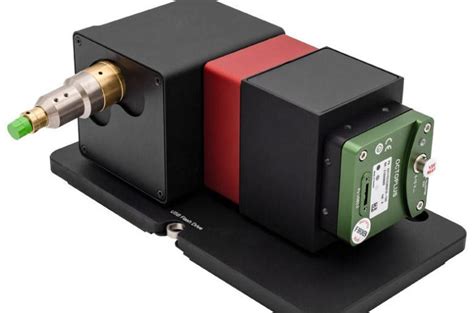 Spektrometer Kisi Holografik Untuk Resolusi Sub Nm Pada 810 Hingga