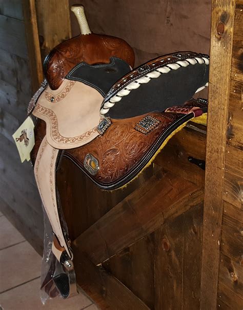 Horse Saddle 16 Double T Barrel Saddle With Barrel Racer Conchos Full