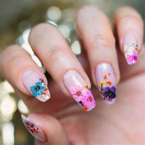 Pretty Flower Nail Designs To Copy Floral Nails Floral Nail