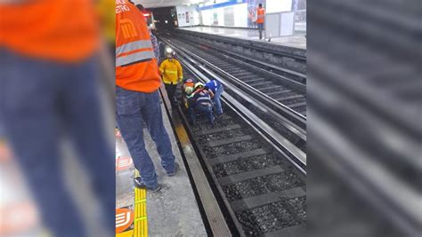 Metro De Cdmx En L Nea Hombre Brinca Malla Hacia Las V As Grupo