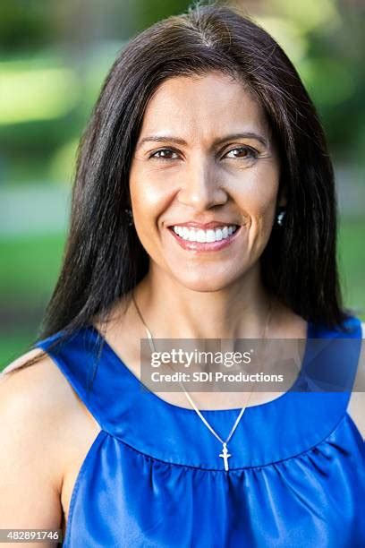 女 十字架 ストックフォトと画像 Getty Images