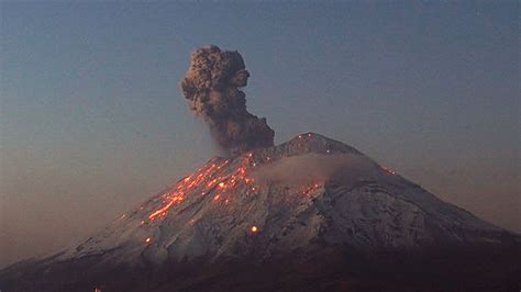 Volcán Popocatépetl registra 5 explosiones y 225 exhalaciones con gases