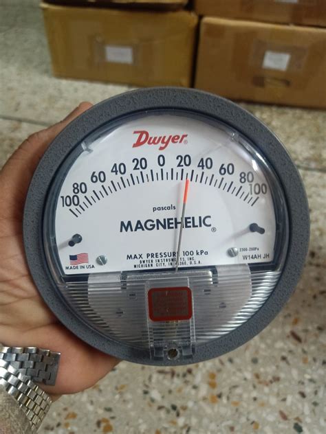 Analog DWYER Series 2000 Magnehelic Differential Pressure Gauge In