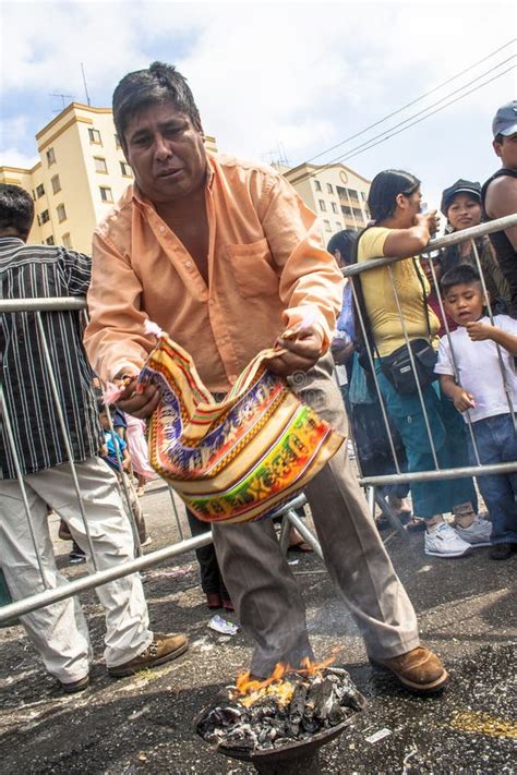 Los Inmigrantes Bolivianos Celebran Ekeko Dios De La Abundancia En El