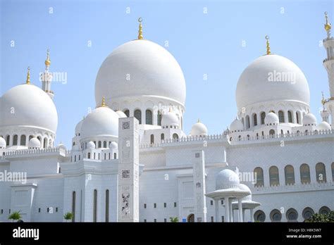 Abu Dhabi Grand Mosque Stock Photo - Alamy