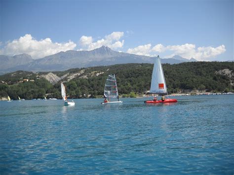 SERRE PONÇON Pratiquer la voile au cœur du lac de Serre Ponçon