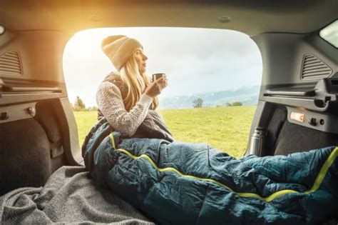 En qué situaciones está permitido dormir en el coche