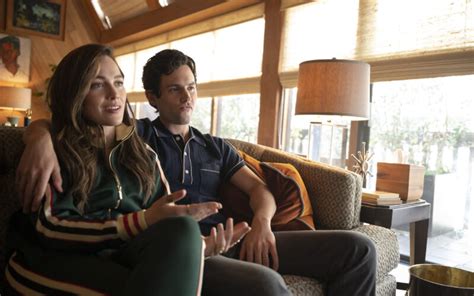 You Penn Badgley Parla Del Suo Rapporto Con Victoria Pedretti Sul