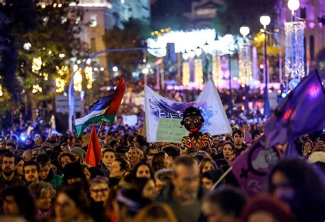 Manifestaciones En Todo El Mundo Contra La Violencia Hacia Las Mujeres