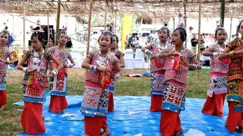 Tarian Lariangi Festival Barata Kahedupa Wakatobi 2019 YouTube