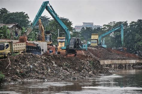 Dki Jakarta Anggarkan Rp469 29 M Untuk Normalisasi Ciliwung