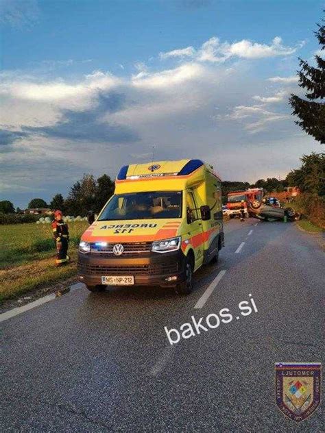 Avto na strehi voznik v bolnišnici Bakos